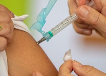 Brasil atinge em 2021 menor cobertura vacinal em 20 anos