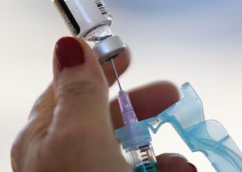 Covid-19: só 11% das crianças até 5 anos tomaram duas doses da vacina