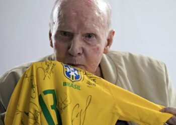Zagallo é internado no RJ para tratamento de uma infecção urinária