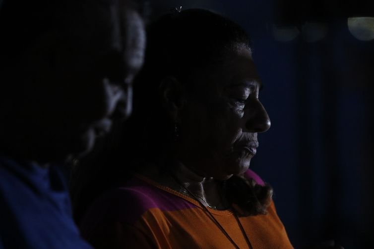 Rio de Janeiro (RJ), 02/09/2023 - Marinete da Silva e Antônio Francisco da Silva Neto em ato simbólico da Anistia Internacional nos 2 mil dias do assassinato de Marielle Franco e Anderson Gomes, na Praça Mauá. Foto: Fernando Frazão/Agência Brasil