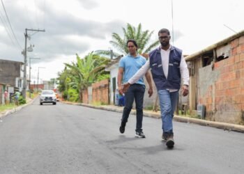 Após décadas, Rua da Gameleira e Ana Neri recebem banho de asfalto – Prefeitura Municipal de Candeias.