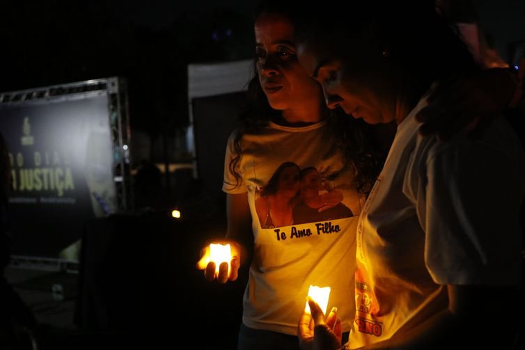 Rio de Janeiro (RJ), 02/09/2023 - Mães de vítimas da violência policial participam de ato simbólico da Anistia Internacional nos 2 mil dias do assassinato de Marielle Franco e Anderson Gomes, na Praça Mauá. Foto: Fernando Frazão/Agência Brasil