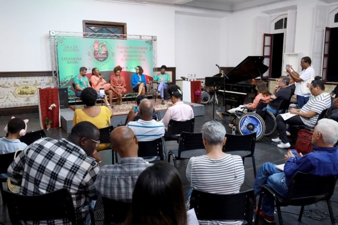 FLICA anuncia programação e confirma presença do baiano Tiganá Santana e da nigeriana Oyèrónkẹ Oyěwùmí FLICA anuncia programação e confirma presença do baiano Tiganá Santana e da nigeriana Oyèrónkẹ Oyěwùmí