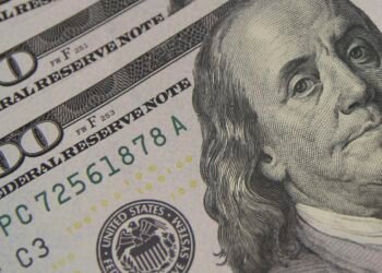 Dólar cai para R$ 4,87 após anúncios de estímulos econômicos na China