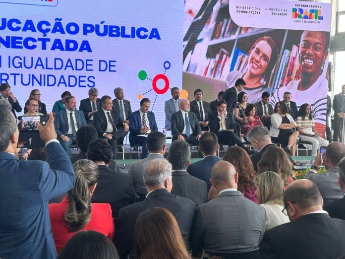 Em Brasília, governador participa do lançamento de plano para ampliar conectividade nas escolas Em Brasília, governador participa do lançamento de plano para ampliar conectividade nas escolas