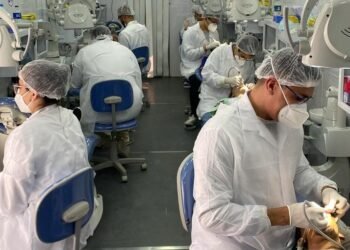 Odontomóvel atende estudantes e professores em seis municípios nesta semana