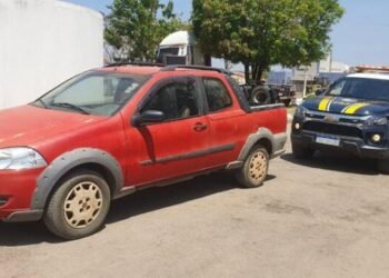 PRF recupera dois veículos, um com registro de roubo há 13 anos na Bahia