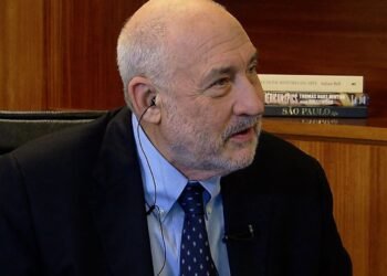 Prêmio Nobel de Economia pede urgência na taxação de super-ricos