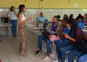 Estudantes participam de ações alusivas às campanhas do Setembro Amarelo e Setembro Verde