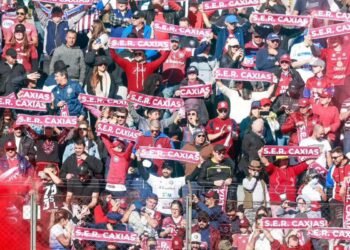 Caxias-RS bate Portuguesa-RJ no fim e garante acesso inédito à Série C