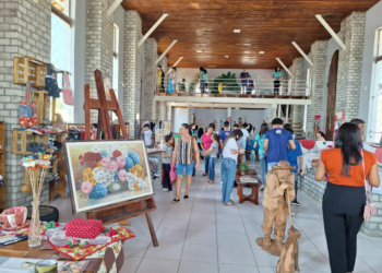 Estudantes protagonizam atividades artísticas e culturais em feira e festivais literários em Carinhanha e Itaparica