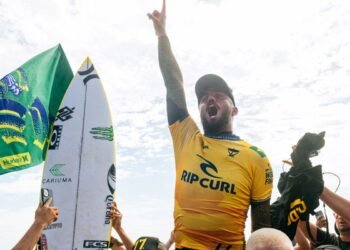 Filipe Toledo conquista bicampeonato mundial de surfe