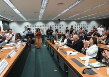 Em audiência na Câmara, políticos debatem uso medicinal da maconha