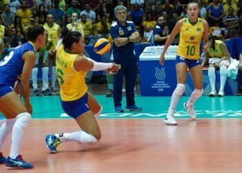 Brasil faz 3 a 0 no Peru pelo Pré-Olímpico de vôlei feminino