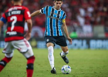 Em momentos opostos, Flamengo e Grêmio jogam em Porto Alegre