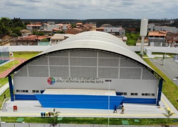 Entre Rios ganha novo complexo poliesportivo e ampliação de colégio de tempo integral; governador realizou entregas neste sábado (30)