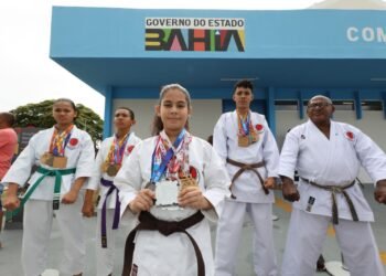 “Nós vamos disputar cada jovem da Bahia para que não siga o caminho do mal”, afirma governador em entrega de complexo poliesportivo de Itapetinga