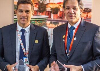 Haddad e Campos Neto recebem prêmio de publicação internacional