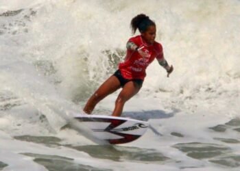 Surfista baiana conquista título inédito para o estado 