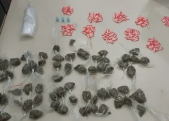PM apreende cocaína e maconha mas supostos traficantes fogem