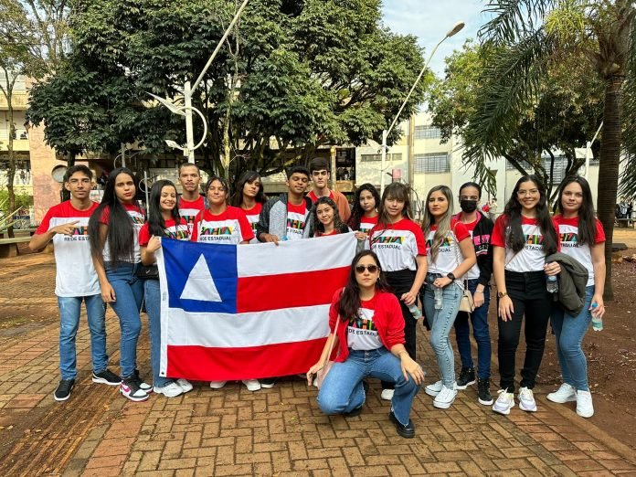 Professora enfatiza amor e encantamento pelo magistério Professora enfatiza amor e encantamento pelo magistério