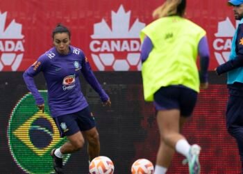 Com Arthur Elias no comando, seleção feminina pega Canadá neste sábado