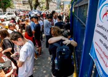 Milhões de candidatos fazem a segunda prova do Enem neste domingo