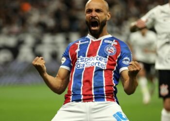 Bahia atropela Corinthians e dorme fora do Z4 do Brasileiro