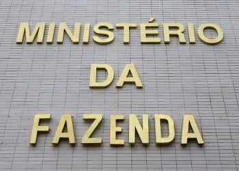 Fazenda reduz previsão oficial de crescimento do PIB para 3%