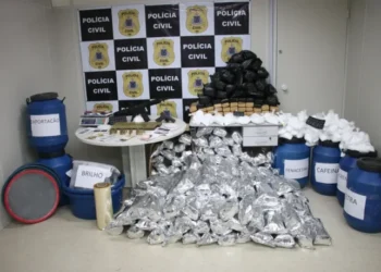 PM prende 2 suspeitos e desarticula laboratório de refino de drogas