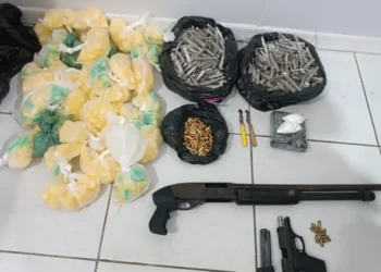 Mulheres tentam escapar de blitz e são presas com armas e drogas na Bahia