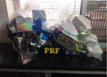 PRF apreende celulares e insumos para cigarro eletrônico ilegais na Bahia