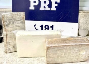 PRF prende passageira com 2,9 kg de cocaína e crack no interior baiano