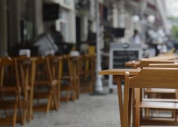 Pesquisa mostra que 35% de bares e restaurantes pretendem contratar