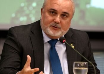 “Presidente Lula jamais pediu para segurar preço”, diz Prates