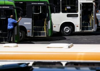 Setor de serviços tem queda de 0,3% em setembro, aponta IBGE