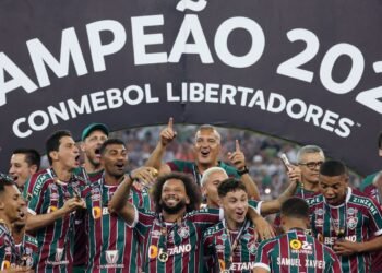 Fluminense derrota Boca Juniors na garra e fatura 1ª taça Libertadores