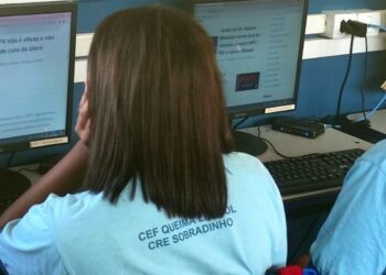 Projeto ensina alunos do DF a identificar fake news sobre vacinas