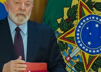 Lula sanciona lei para retomada de mais de 11 mil obras inacabadas