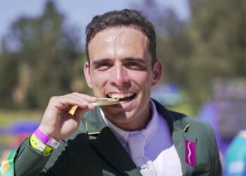 Stephan Barcha conquista ouro no hipismo saltos do Pan