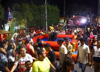 Atrações gratuitas marcam o final de semana em Candeias; decoração natalina encanta moradores – Prefeitura Municipal de Candeias.