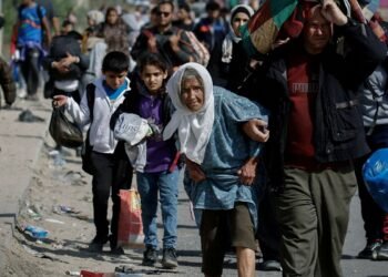 Forças de Israel enfrentam Hamas no sul de Gaza e civis buscam abrigo