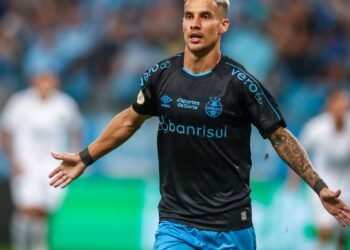 Grêmio vence para continuar vivo na luta pelo título do Brasileiro