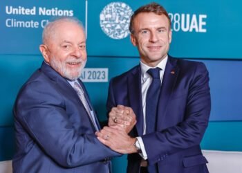 Após criticar acordo com Mercosul, Macron anuncia verba para Amazônia