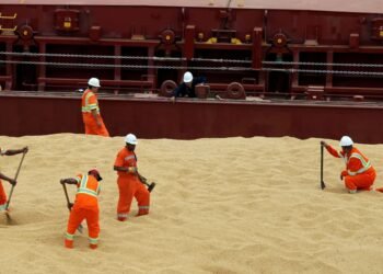 Balança comercial tem superávit recorde de US$ 8,776 bi em novembro