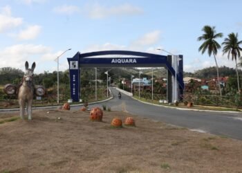 Entrega de sistema de abastecimento de água e equipamentos para a saúde em Aiquara completam investimentos em 150 municípios baianos em 2023