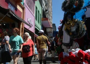 Mais de 40% dos consumidores pretender ir às compras para o Natal