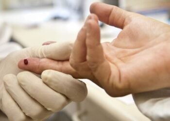 Casos de sífilis e de HIV/aids aumentam entre homens jovens