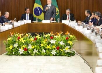 Brasil assume G20 com foco em fome, clima e governança global