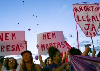 Lei obriga mulher a ver imagem de feto antes de aborto legal em Maceió